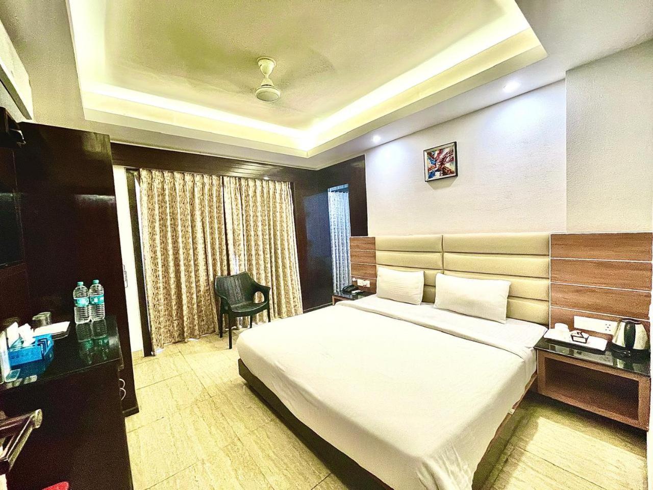 Gr Palace, In Front Of Sea-Beach With Breakfast, Swimming-Pool, Fully Air-Conditioned, Hotel With Parking Availability Puri Exterior foto
