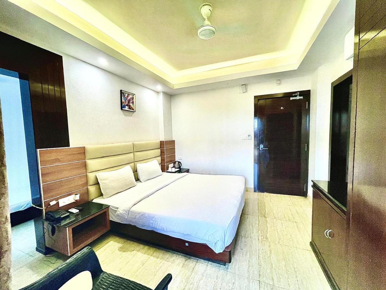 Gr Palace, In Front Of Sea-Beach With Breakfast, Swimming-Pool, Fully Air-Conditioned, Hotel With Parking Availability Puri Exterior foto