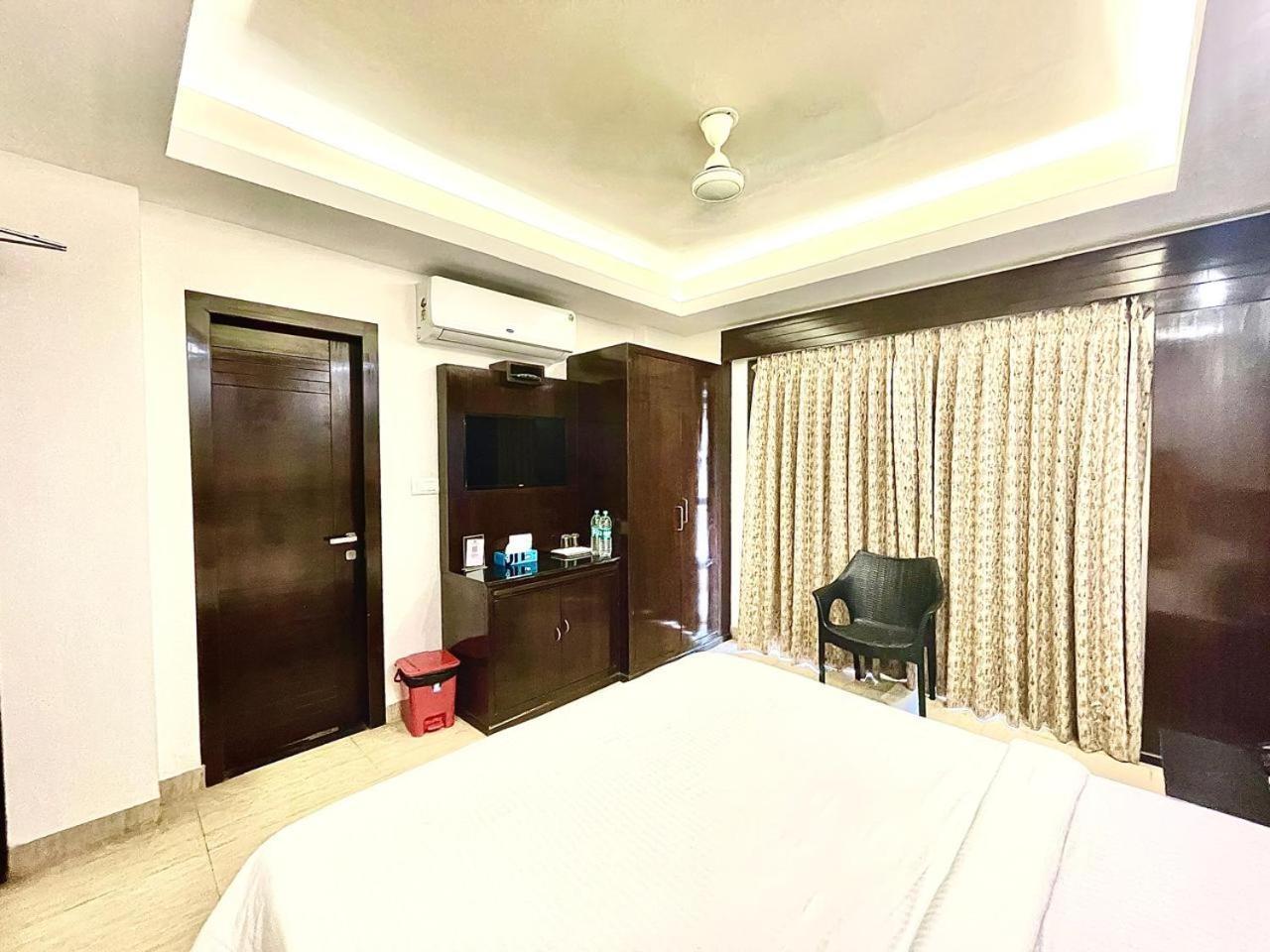 Gr Palace, In Front Of Sea-Beach With Breakfast, Swimming-Pool, Fully Air-Conditioned, Hotel With Parking Availability Puri Exterior foto
