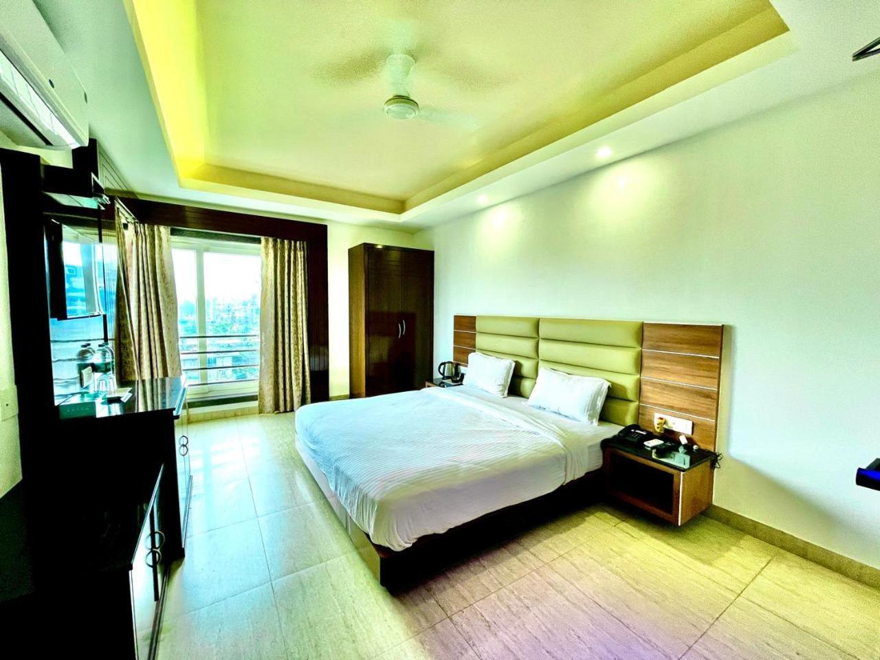 Gr Palace, In Front Of Sea-Beach With Breakfast, Swimming-Pool, Fully Air-Conditioned, Hotel With Parking Availability Puri Exterior foto