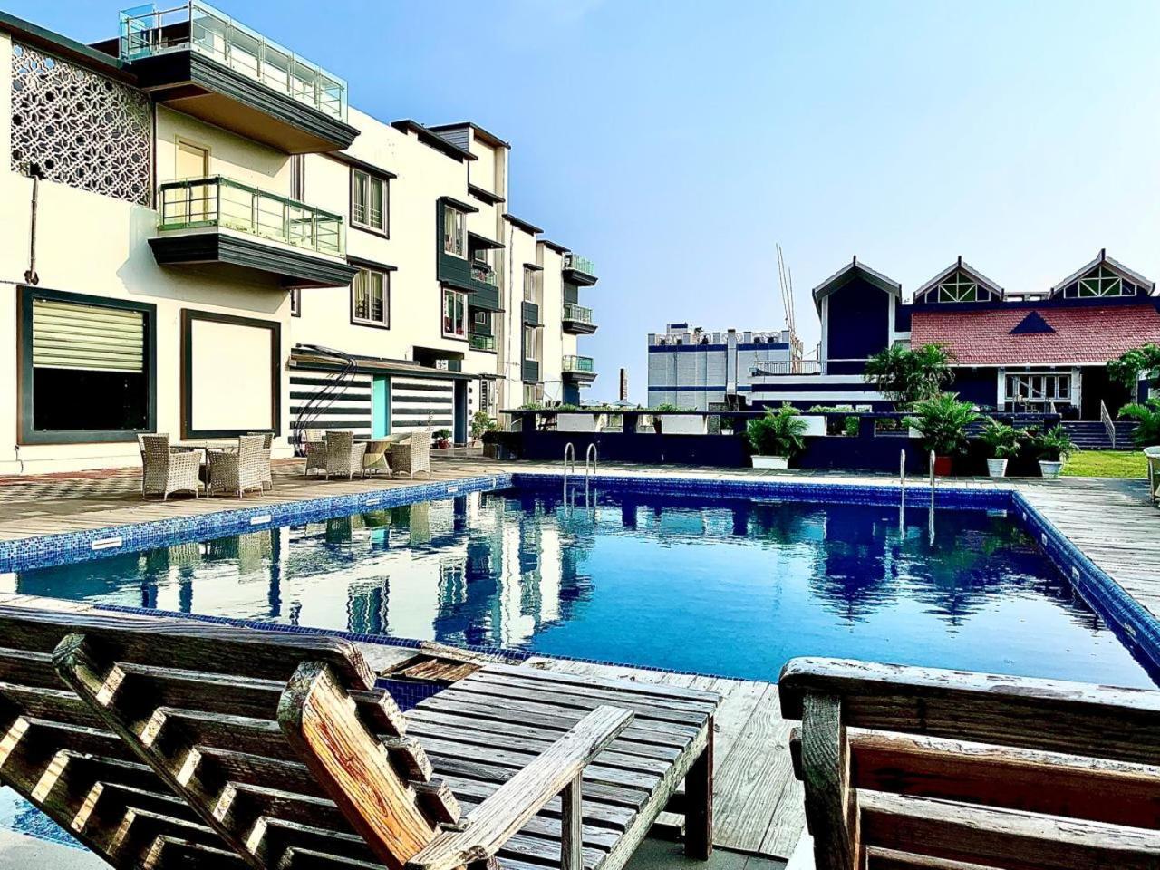 Gr Palace, In Front Of Sea-Beach With Breakfast, Swimming-Pool, Fully Air-Conditioned, Hotel With Parking Availability Puri Exterior foto
